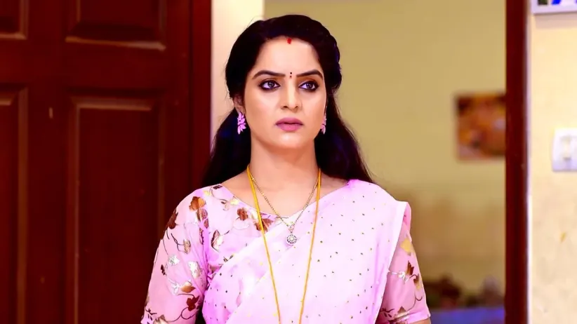 ഉണ്ണിയെ സ്കൂളിൽ കൊണ്ട് പോകുന്ന വസുന്ദര