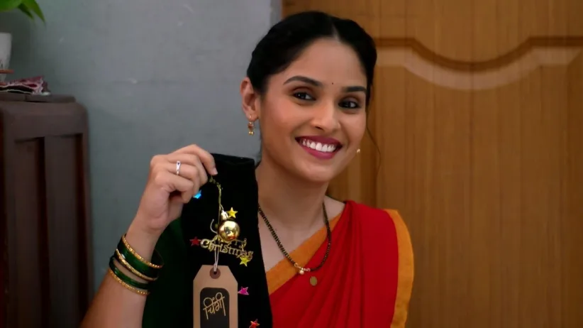 Anandi, Chingi and Varsha Get Christmas Gifts
