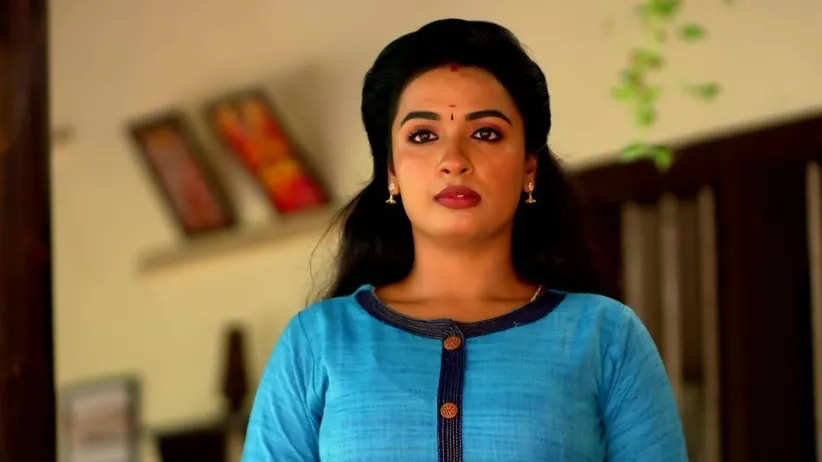 Shalini Turns Down the Cash Offered by Sathyabhama