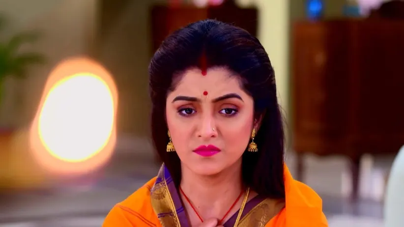Shubhra Comes to Jui's Rescue