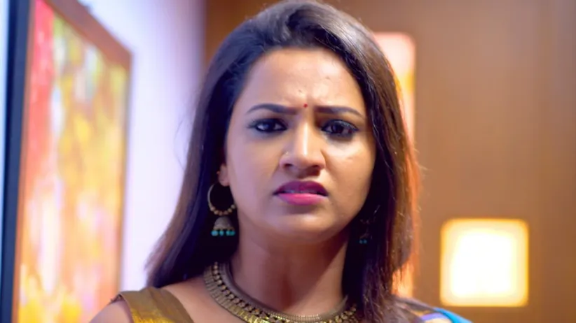 Sandra Forwards the Video to Trivikraman
