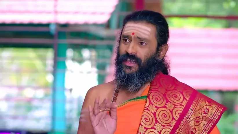 Tulasi Sees Madhav in the Temple | Shrirasthu Shubhamasthu