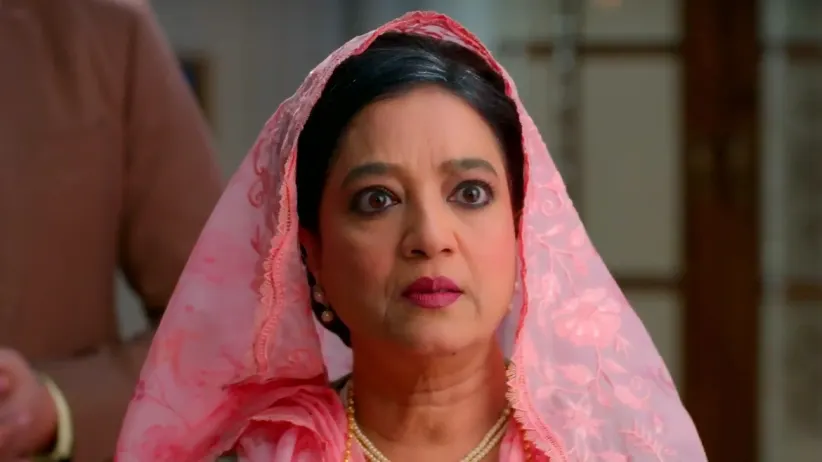 Gulnaaz Tries to Get Gazal on Her Side
