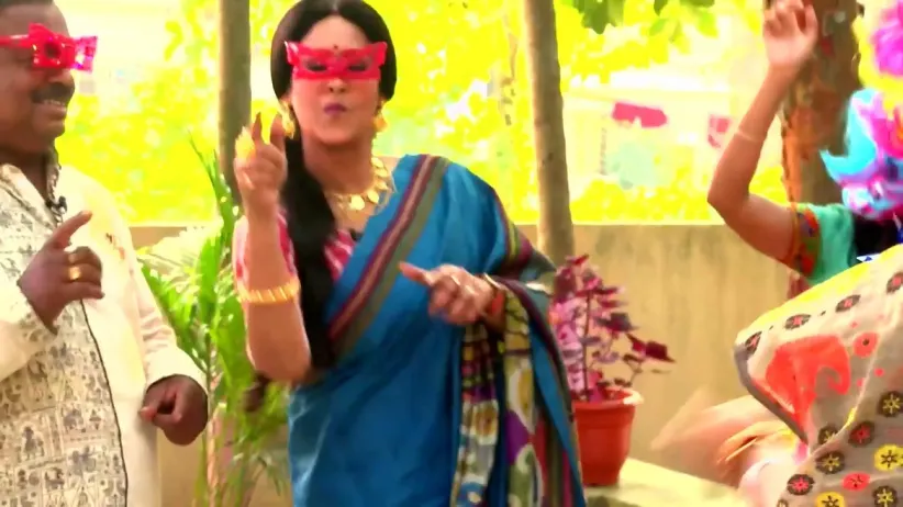Ghore Ghore Zee Bangla - January 09, 2023 - Performance 2