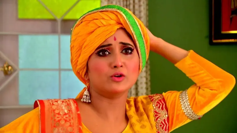 Som Enters Manohara with an Unknown Lady
