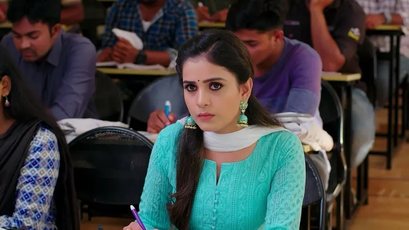 Amar Surprises Radhika