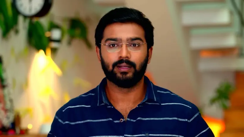 Siddharth Decides to Give a Gift to Bommi