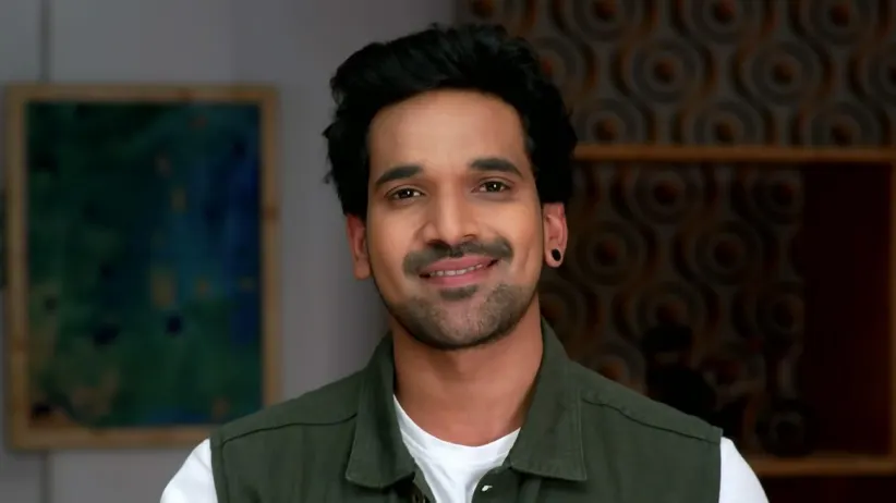 Prabhas Returns Veena's Earrings