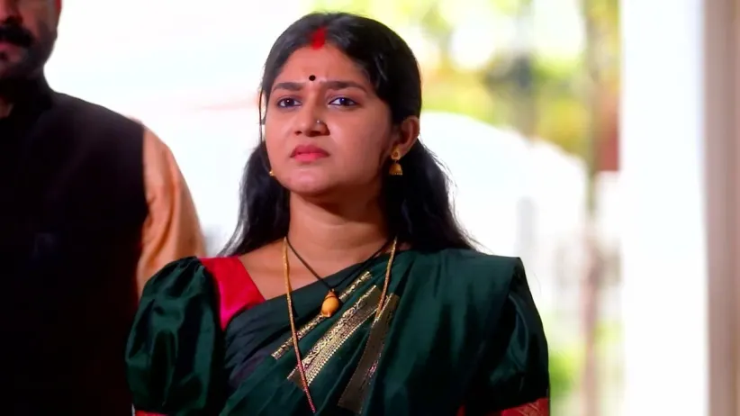 Sandra Expresses Her Doubt to Rajaram