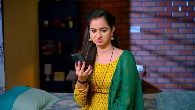 Sandhya Scolds Prasad over a Call | Shrirasthu Shubhamasthu