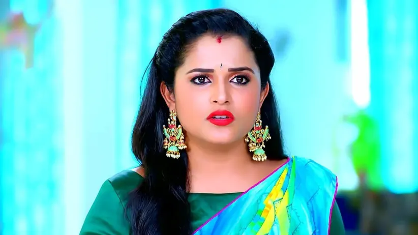 Vedavathi Scolds Avani
