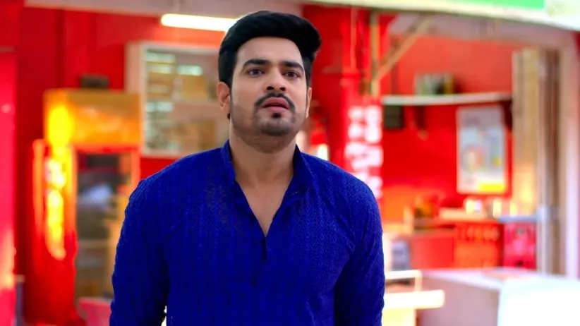 Karishma Struggles to Charm Mishra and Mirza