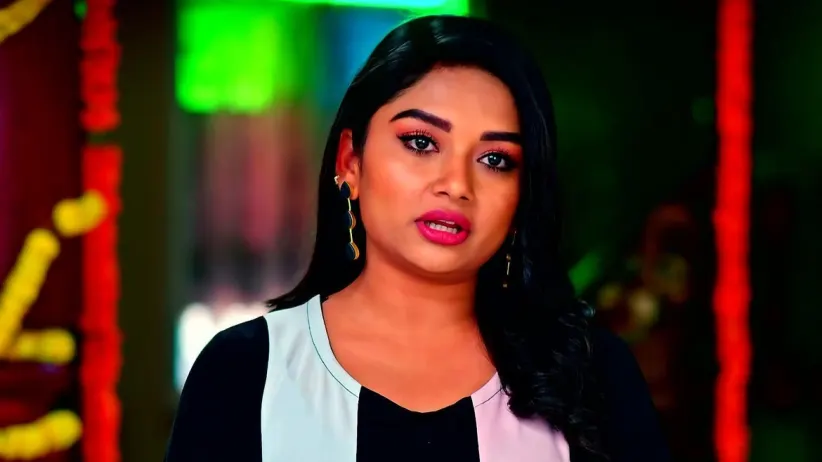 Srinu Tries to Confess to Aadhya