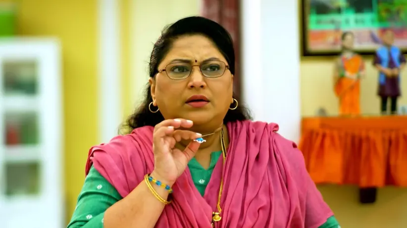 Ankita and Sarita Argue over a Pendant