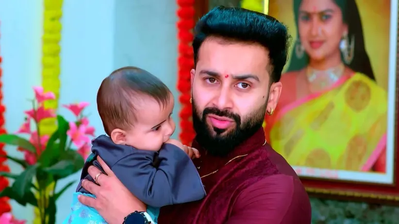 Tilottama Wishes to Hold Gayatri