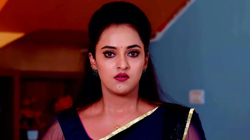 Aishwarya's Extortion Ploy for Akhil