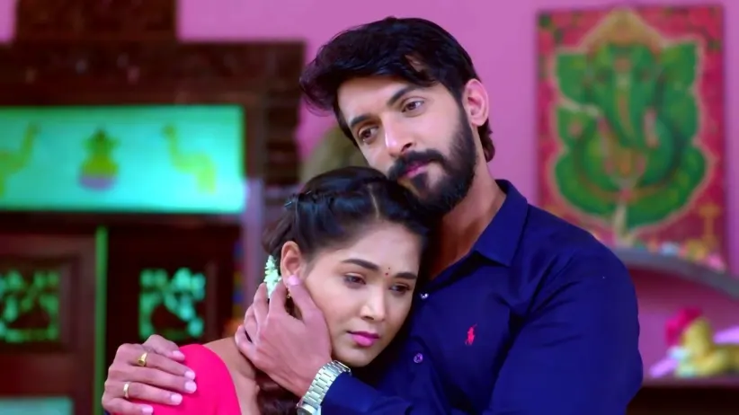  Paarvathi Rushes to Akhila's House | Paaru