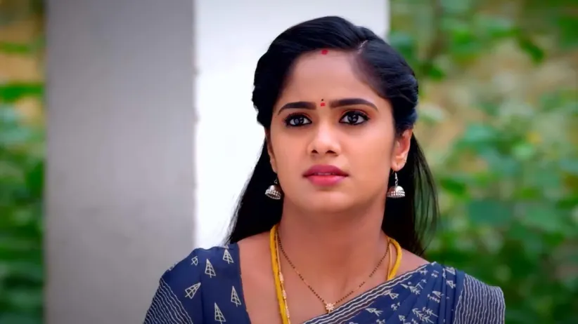 Deepalakshmi Stages an Act in Front of Vedavalli