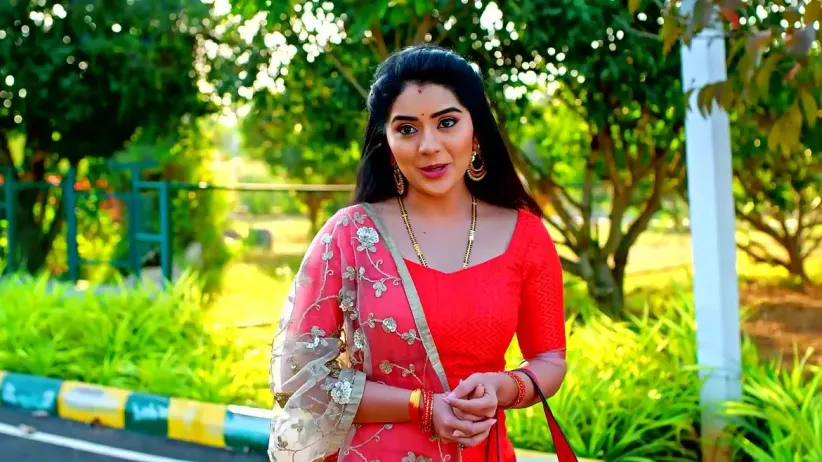 Aryavardhan Makes Tea for Anu and Her Friends