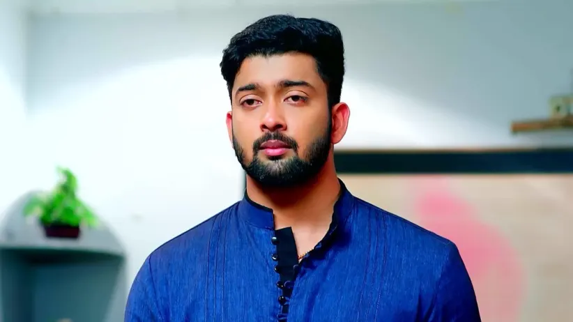 Shreya Tries to Entice Devan