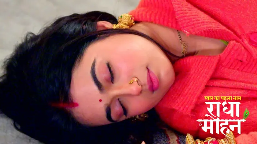 Radha Faints in front of Mohan