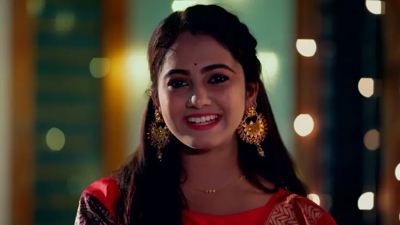 Shyama Reaches Akhil’s House