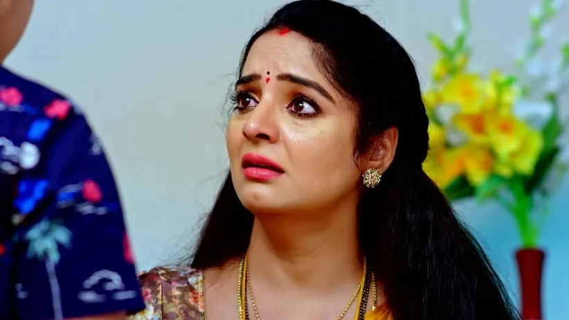Akhil Shares His Concern with Karthika