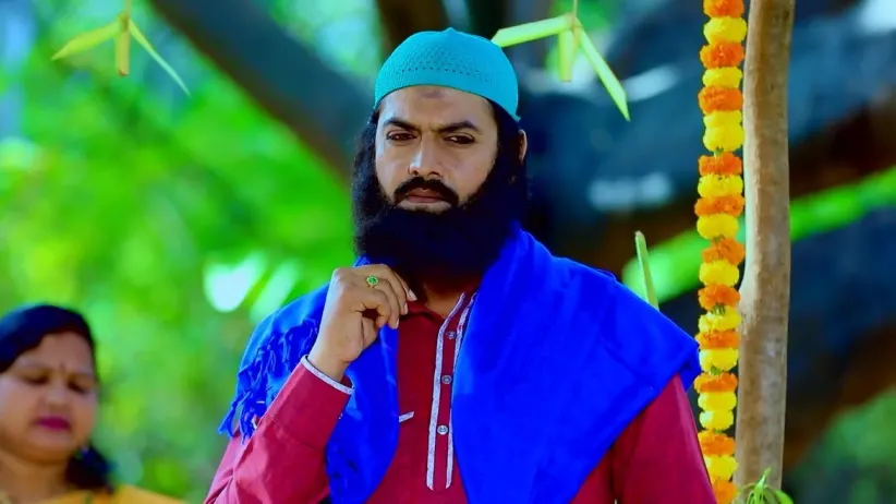 A Group of Strangers Bind Sahasra