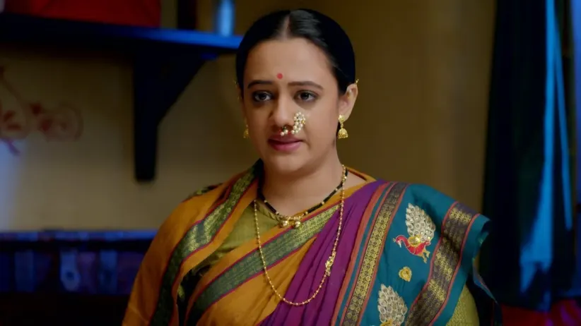 Tilak and His Friends Discuss Robberies