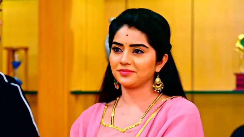Aryavardhan Offers a Job to Aradhana