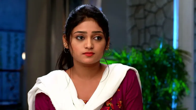 Aarti Tells Amulya about Vikrant's Proposal