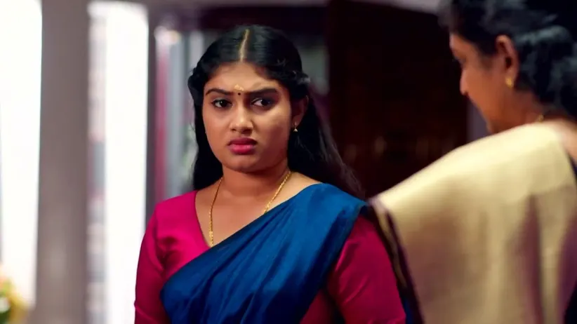 Sharada Questions Lakshmi | Mizhirandilum