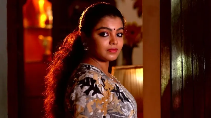 Sushmita Gets Ready to Go for the Puja
