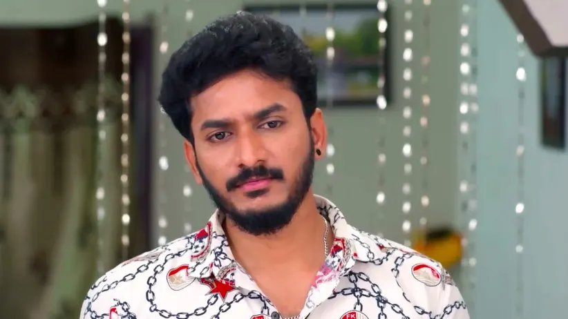 Abhirami Stops the Police | Karthigai Deepam