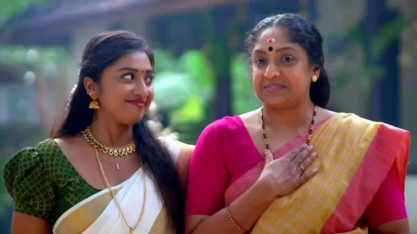 Sushmita Tells Vasumathi about the ‘Dampathi Puja’