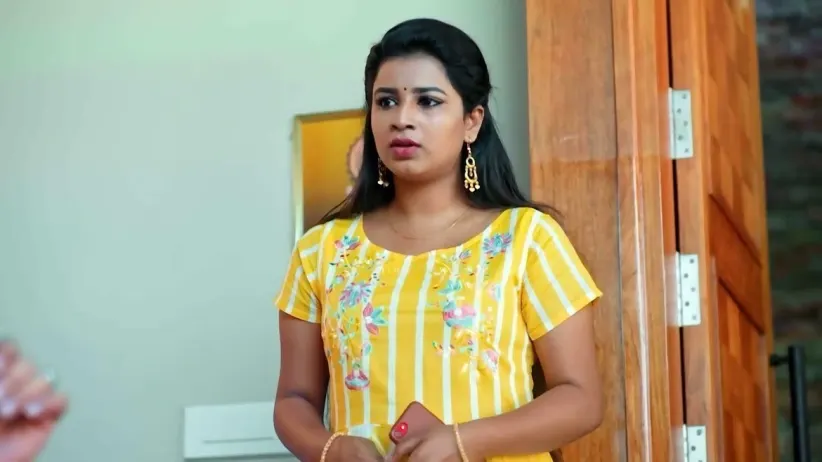 Swathi Tells Sreedevi about Lakshmi