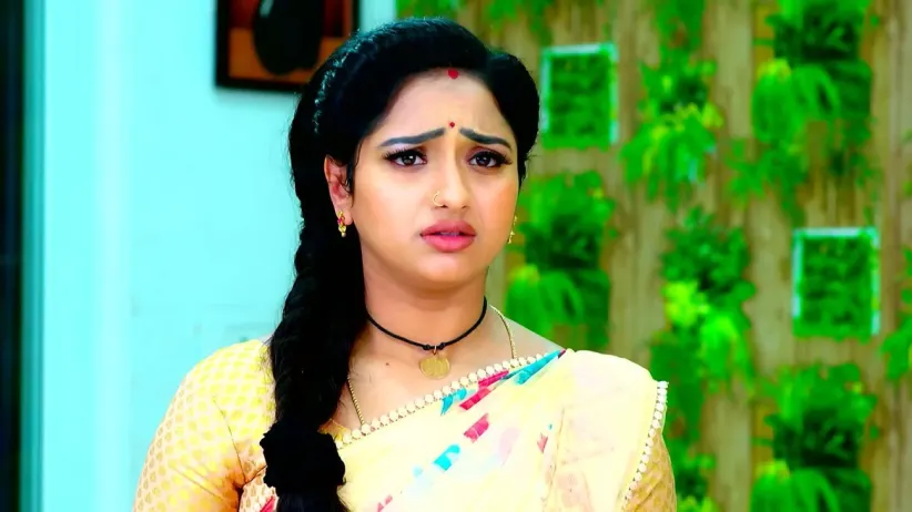 Sumana Throws away Vishalakshi's Things