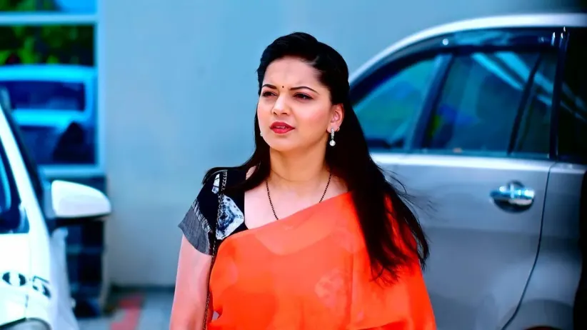 Aryavardhan Interacts with Aradhana's Team