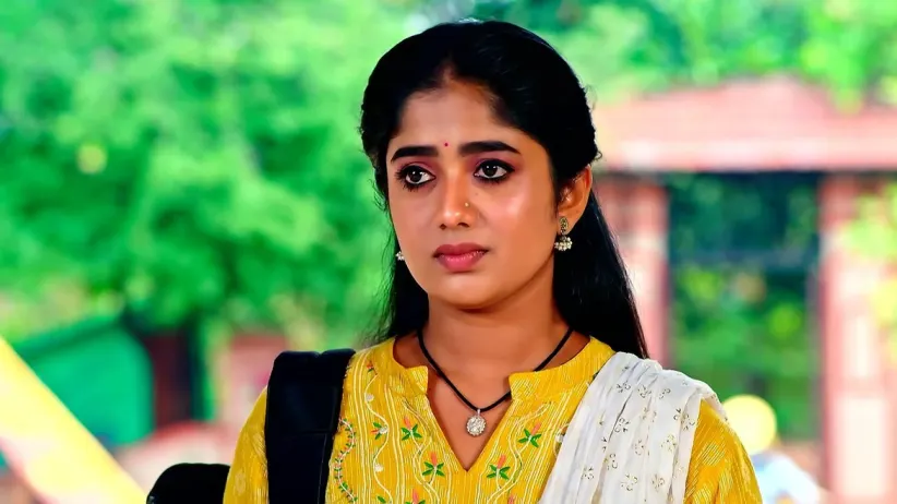 Aadhya and Ramalakshmi Take Raghuram’s Blessings