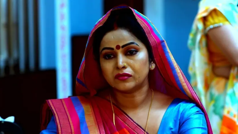 Meenakshi Decides to Fight Meena's Fate