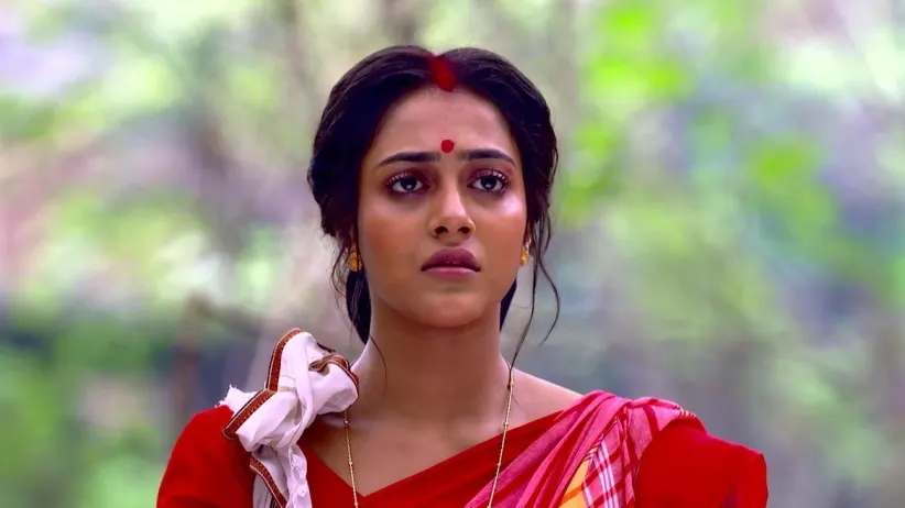 একশ আটটা আকন্দ ফুলের মালা গাঁথবে গৌরী