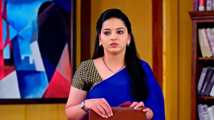 Mansi Disguises Herself as a Maid