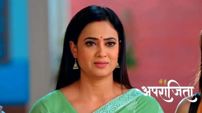 Akshay's Elder Sister Kalpana Arrives