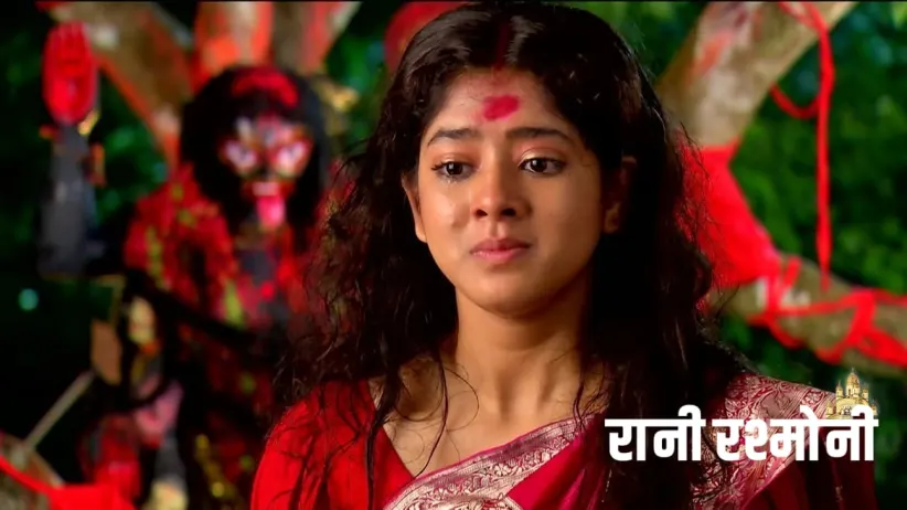Rani Defends Chandra's Life from the Dacoits