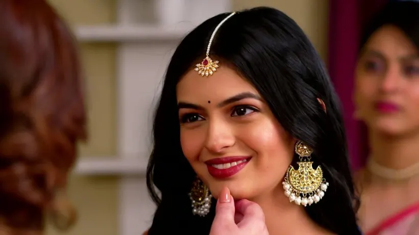 Valli's Kind Gesture Moves Anamika