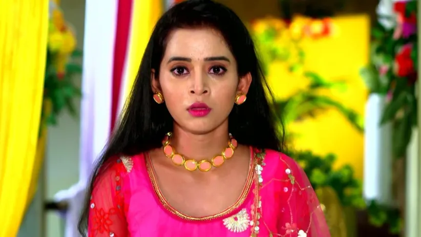 Manini Attacks Ishita
