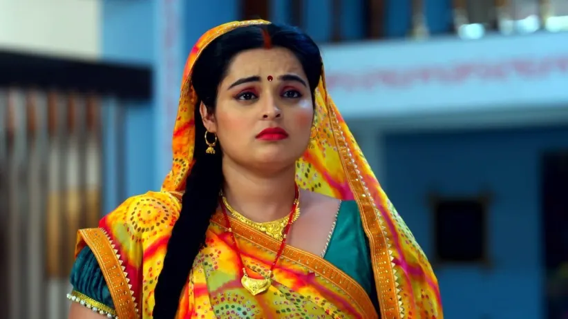 Meenakshi Receives Meena's Call