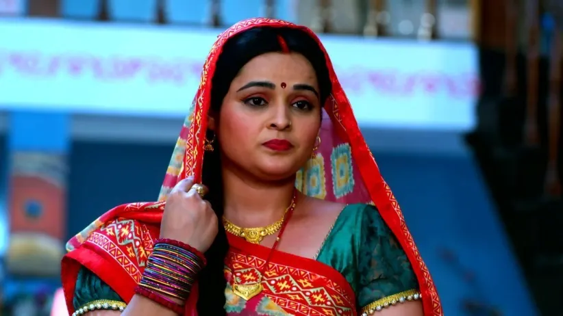Dadi Stops Keshav and Meenakshi from Leaving