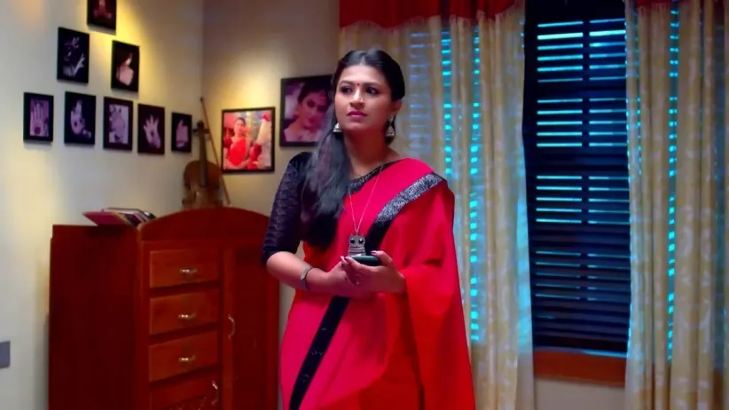 Jyothirmayi Observes Supriya | Mrs. Hitler