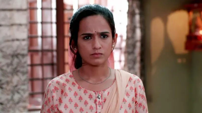 Yamini Blackmails Radhakka